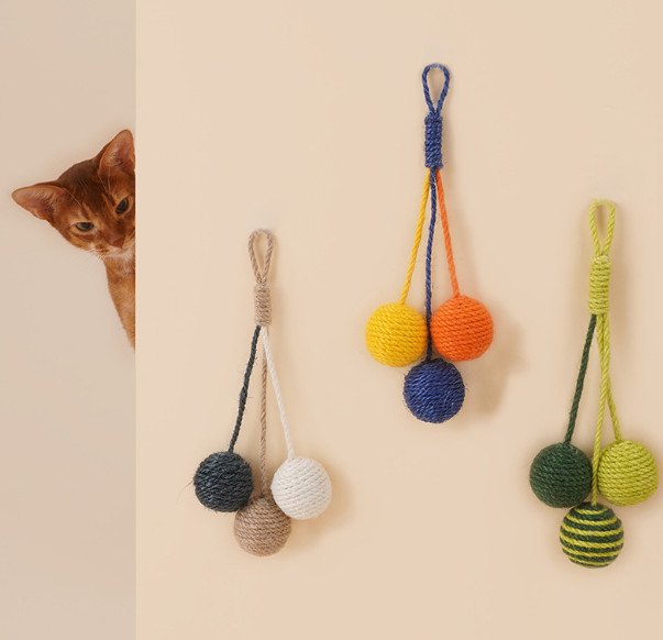 pequeñas bolas del gato