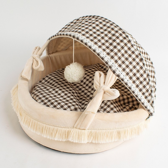 pequeña cama aumentada del perro